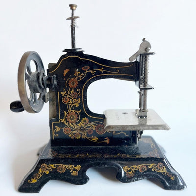 No.033 Vintage Sewing Machine