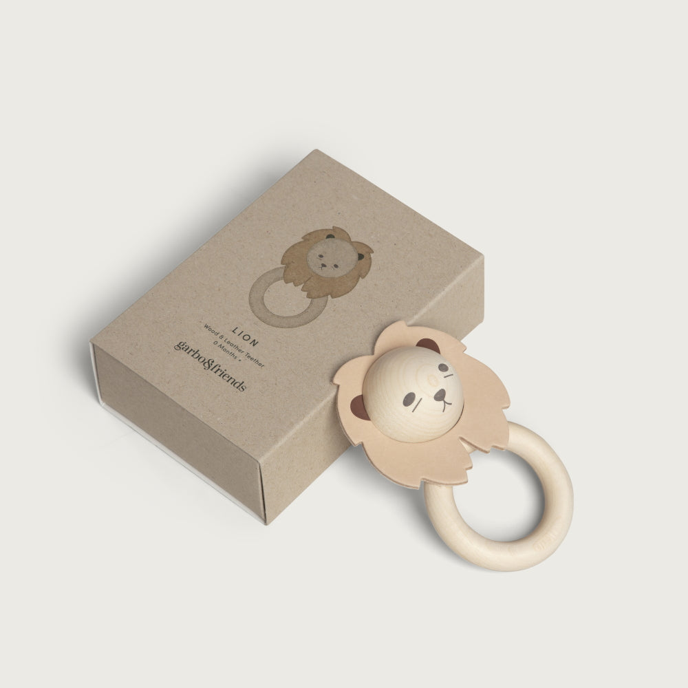 garbo & friends Teether - Wood and leather Lion